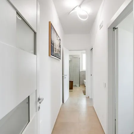 *casa Levante* Between Sea And Pinewood *
