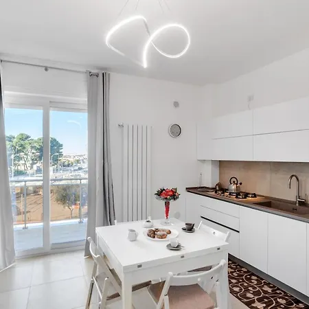 *casa Levante* Between Sea And Pinewood *